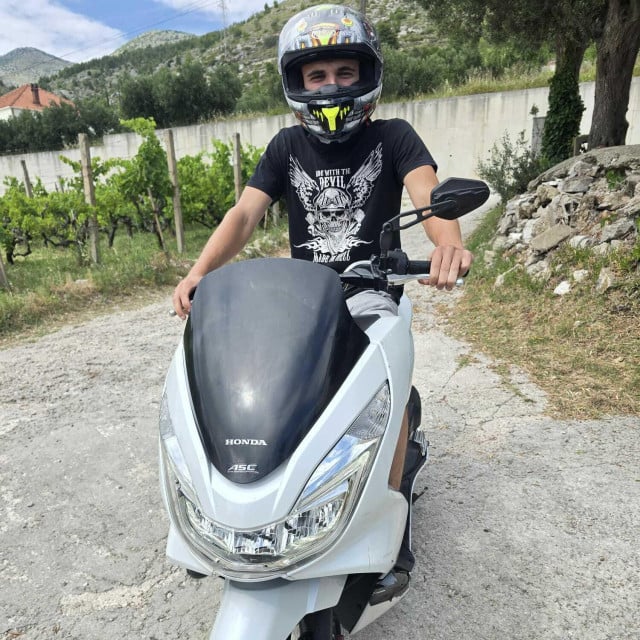 <p>Mladiću iz grada vraćena kaciga</p>