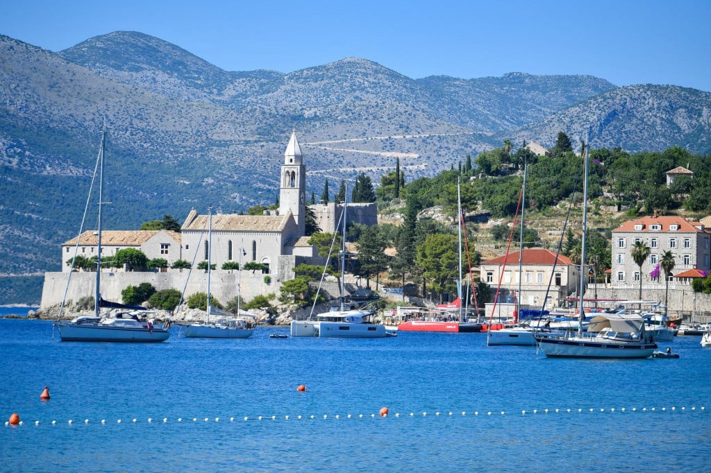 <p>Lopuđani su ostali bez omiljenog doktora, uskoro će natječaj za izbor nasljednika</p>