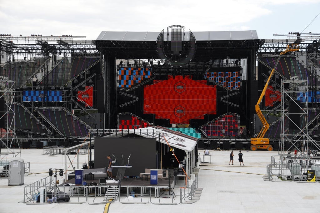 <p>Split, 090726.<br>
Obilazak stadiona Park mladezi uoci Ultra Europe festivala. Obilazak vodi Alek el-Kazal, projektni direktor festivala, a ukljucuje sve najvaznije festivalske lokacije te aktivacije koje su pripremljene za bolje iskustvo svih posjetitelja.<br>