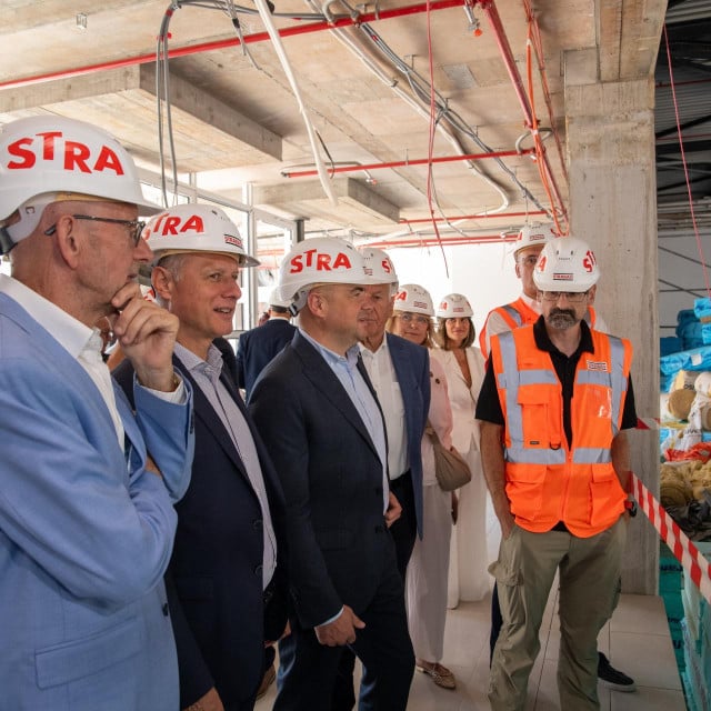 <p>Predsjednik Hrvatskog Sabora Goran Jandroković u obilasku nove O&Scaron; Cavtat</p>