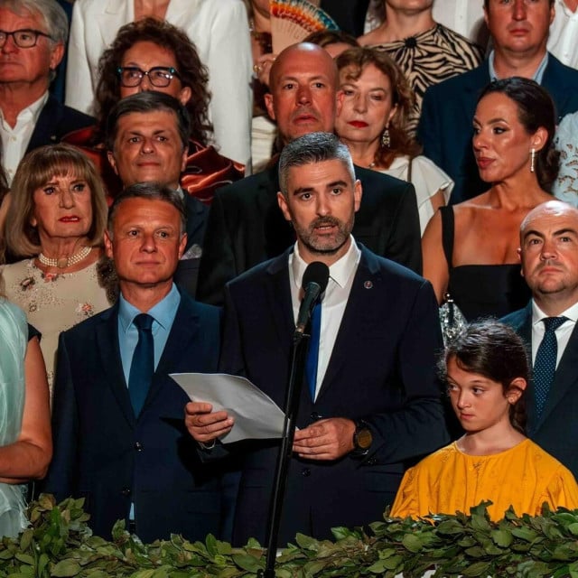 <p>Gradonačelnik Mato Franković na otvorenju 77. Dubrovačkih ljetnih igara</p>