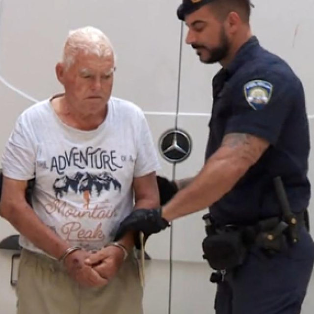 <p>Mu&scaron;karac koji je te&scaron;ko ozlijedio policajku na Ugljanu,&nbsp;osumnjičen je i za dugogodi&scaron;nje nasilje u obitelji&nbsp;</p>