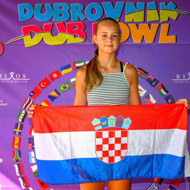 <p>Čak tri hrvatska reketa na korak do trona. Tenisačica Raguse opet igra za trofej pobjednika Dubrovnik DUB Bowla</p>