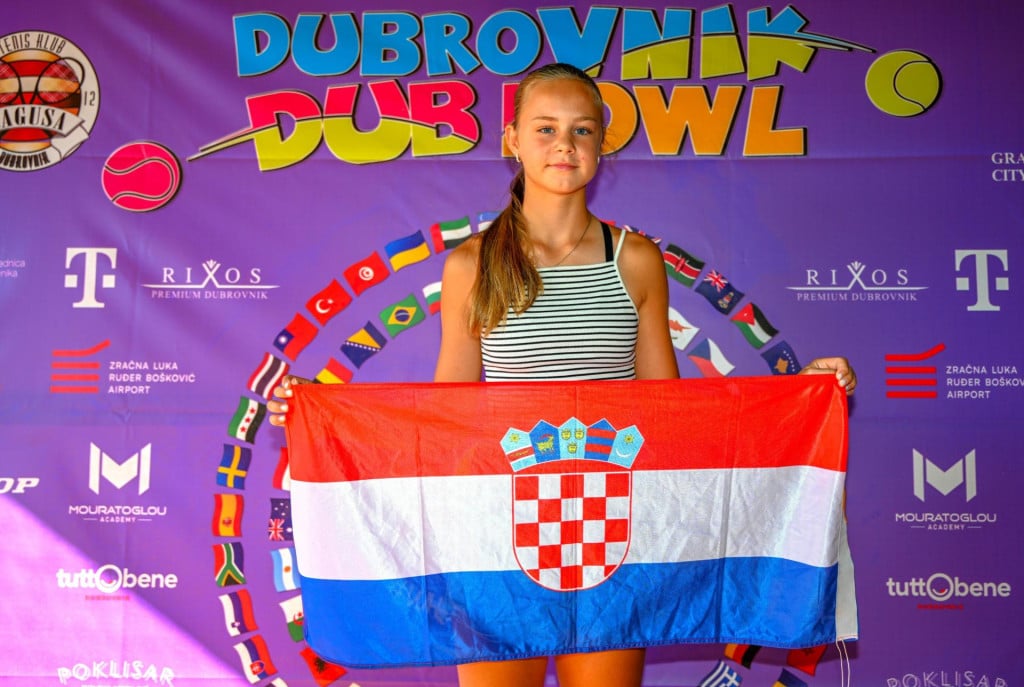 <p>Čak tri hrvatska reketa na korak do trona. Tenisačica Raguse opet igra za trofej pobjednika Dubrovnik DUB Bowla</p>