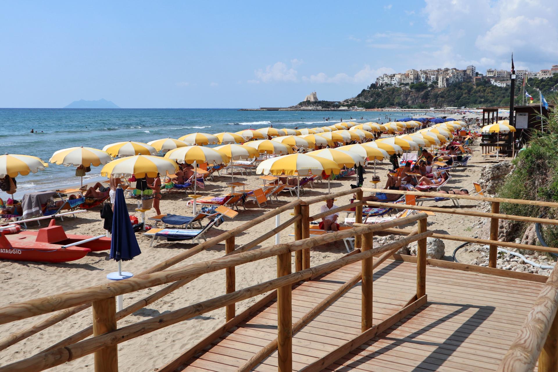 ‘Sendvič policija‘ hara plažama u susjedstvu! Zabrana unošenja hrane od doma izludila kupače: ‘Skrivam na dnu torbe...‘