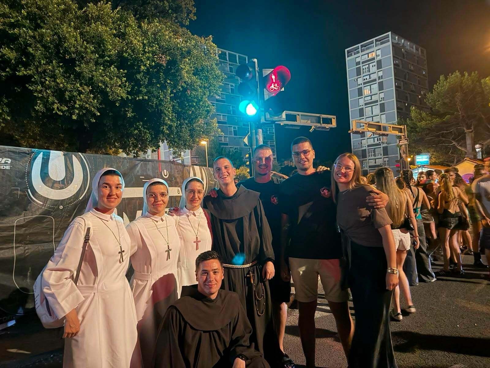 Oni su zadnji koje bi očekivali na Ultri, ali pojavili su se! Stigli splitski franjevci, evo što su dijelili...