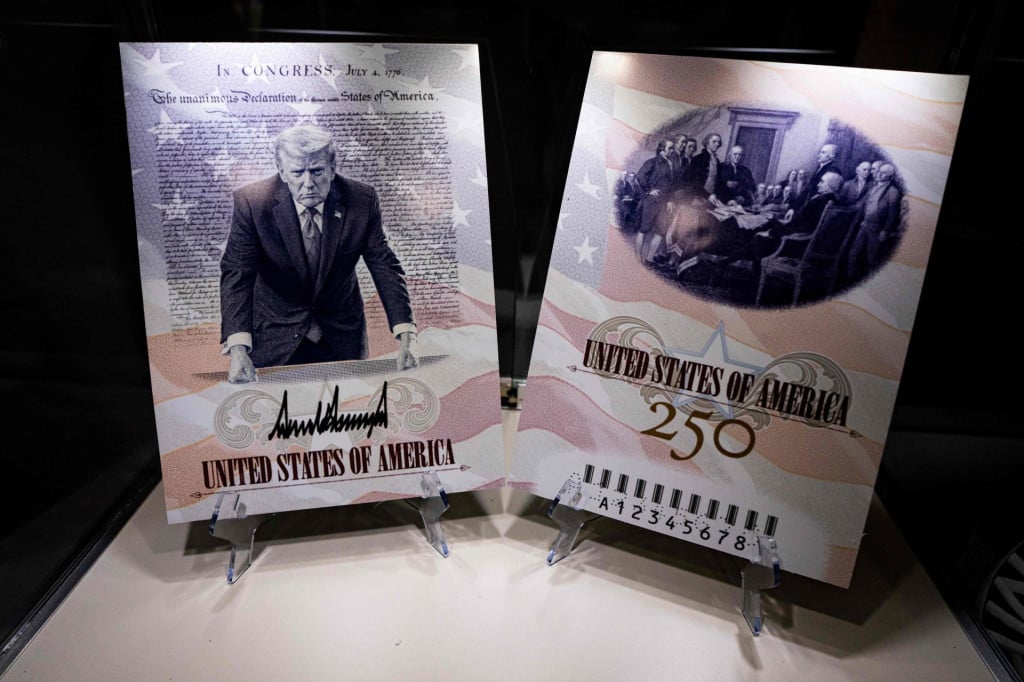 <p>Trump na posebnom izdanju američkih putovnica</p>

<p>&nbsp;</p>

<p>&nbsp;</p>