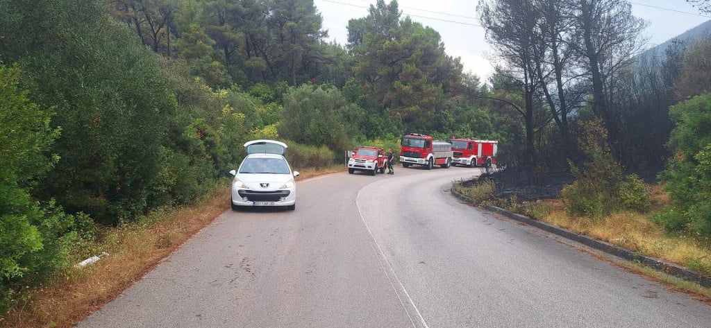 <p>Požar na otoku Korčuli ne posustaje</p>