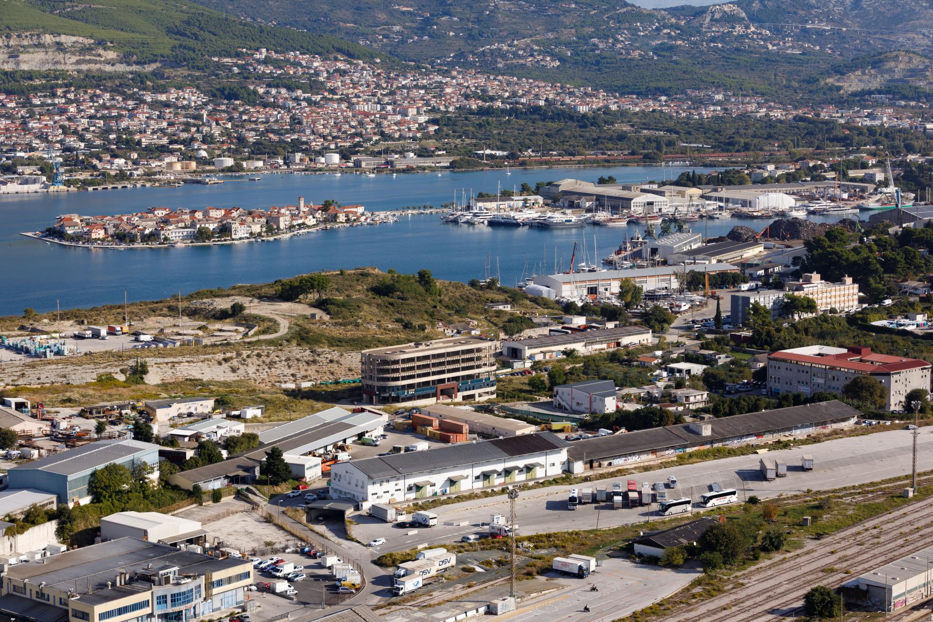 Pljušte kazne na splitskom lučkom području; vlasnici automobila i brodova oteli se kontroli, naplaćuju se tisuće eura