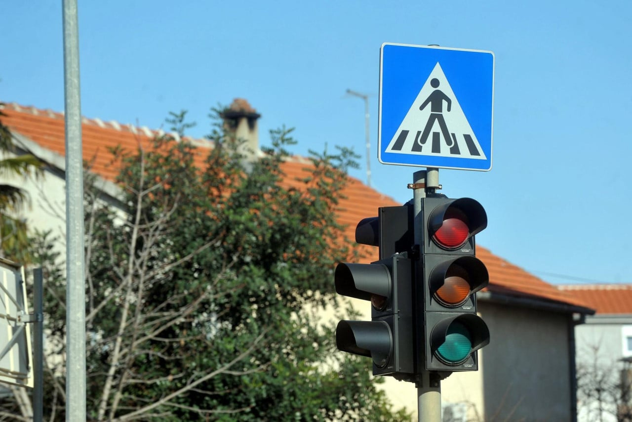 U Zadru zbog grmljavine prestali raditi semafori na dva važna raskrižja