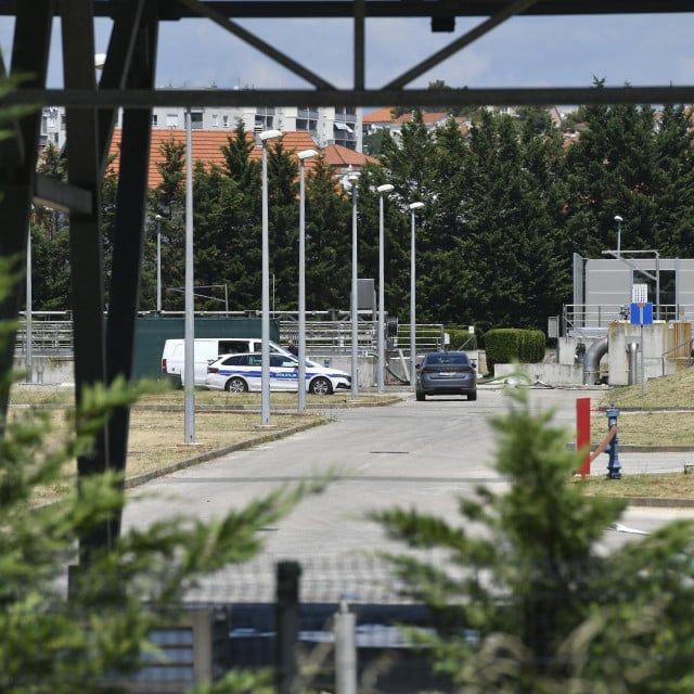 <p>U nedjelju se na&nbsp;uređaju za&nbsp;proči&scaron;ćavanje&nbsp;otpadnih voda u Ulici Franka Lisice dogodila te&scaron;ka nesreća u kojoj je smrtno stradao djelatnik Vodovoda</p>