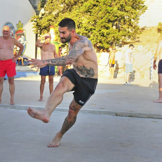 <p>Marko Livaja za&scaron;titno je lice turnira</p>