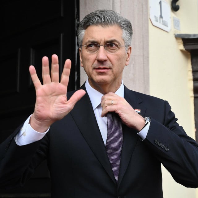 <p>&nbsp;Andrej Plenković nekoliko je dana s obitelji proveo u Drinovcima&nbsp;koji&nbsp;imaju posebno značenje za njegovu suprugu</p>