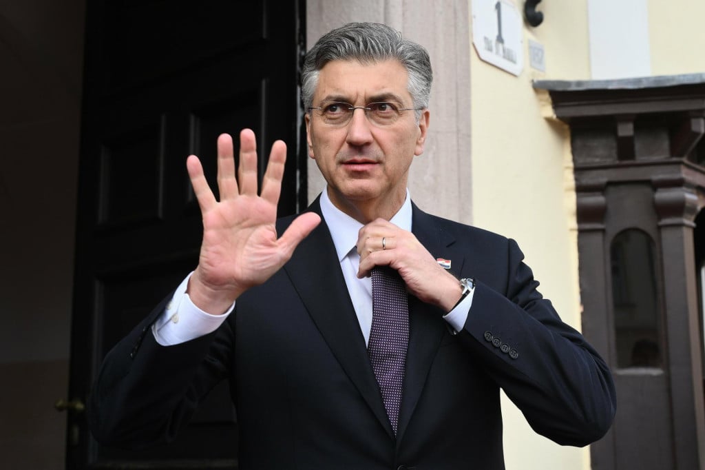 <p>&nbsp;Andrej Plenković nekoliko je dana s obitelji proveo u Drinovcima&nbsp;koji&nbsp;imaju posebno značenje za njegovu suprugu</p>
