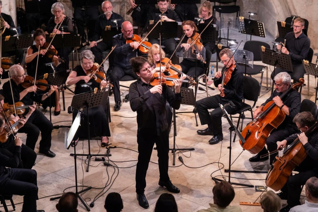<p>Joshua Bell i članovi orkestra Academy of St Martin in the Fields</p>