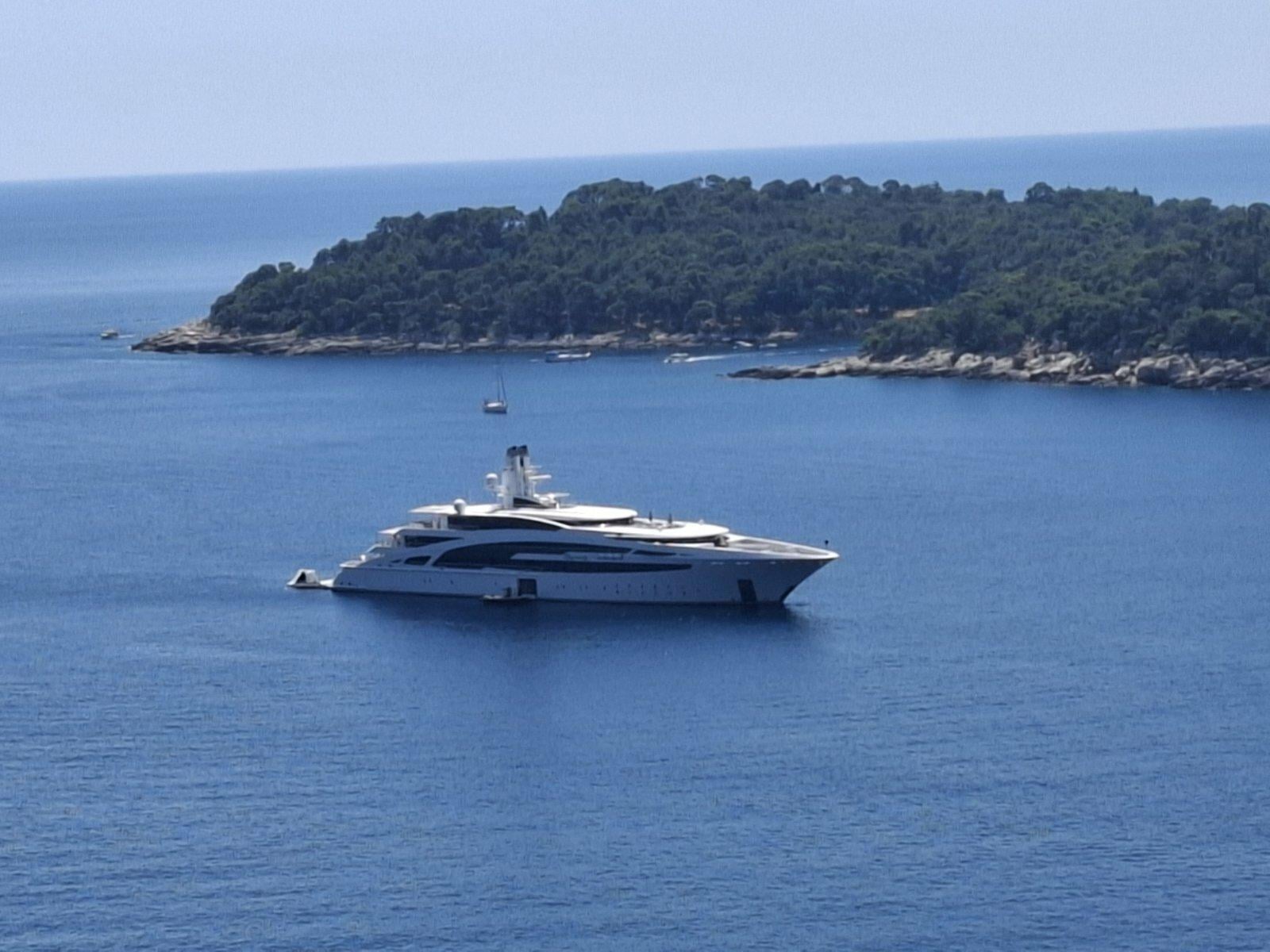 U Dubrovnik stigla ‘I Dynasty’, mega jahta od preko 100 metara koja je nedavno prodana za vrtoglavnih 240 milijuna eura