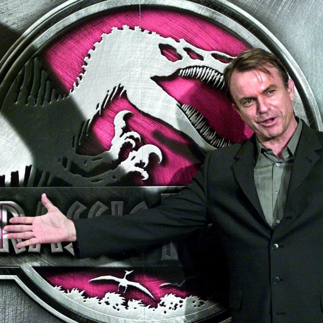 <p>Sam Neill ispred plakata &lsquo;Jurskog parka III&rsquo;</p>