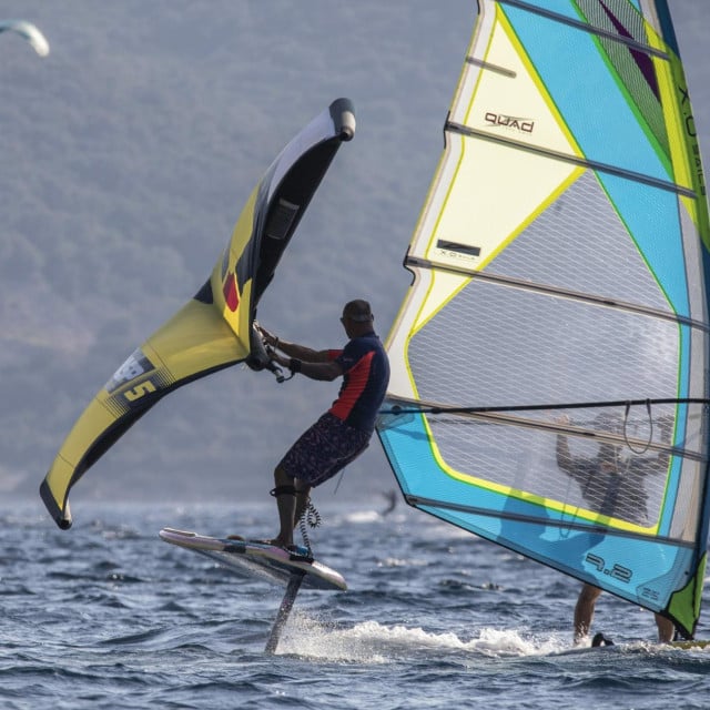 <p><em>Wing foiling</em>, novi trend u jedrenju na dasci<br>