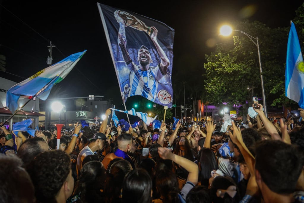 <p>Argentinski navijači</p>