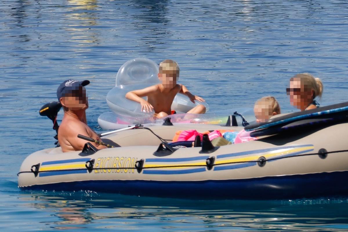Poljaci kod Ploča doživjeli dramu na moru; roditelji s dvoje djece bili su na gumenjaku, odjednom je počeo tonuti...