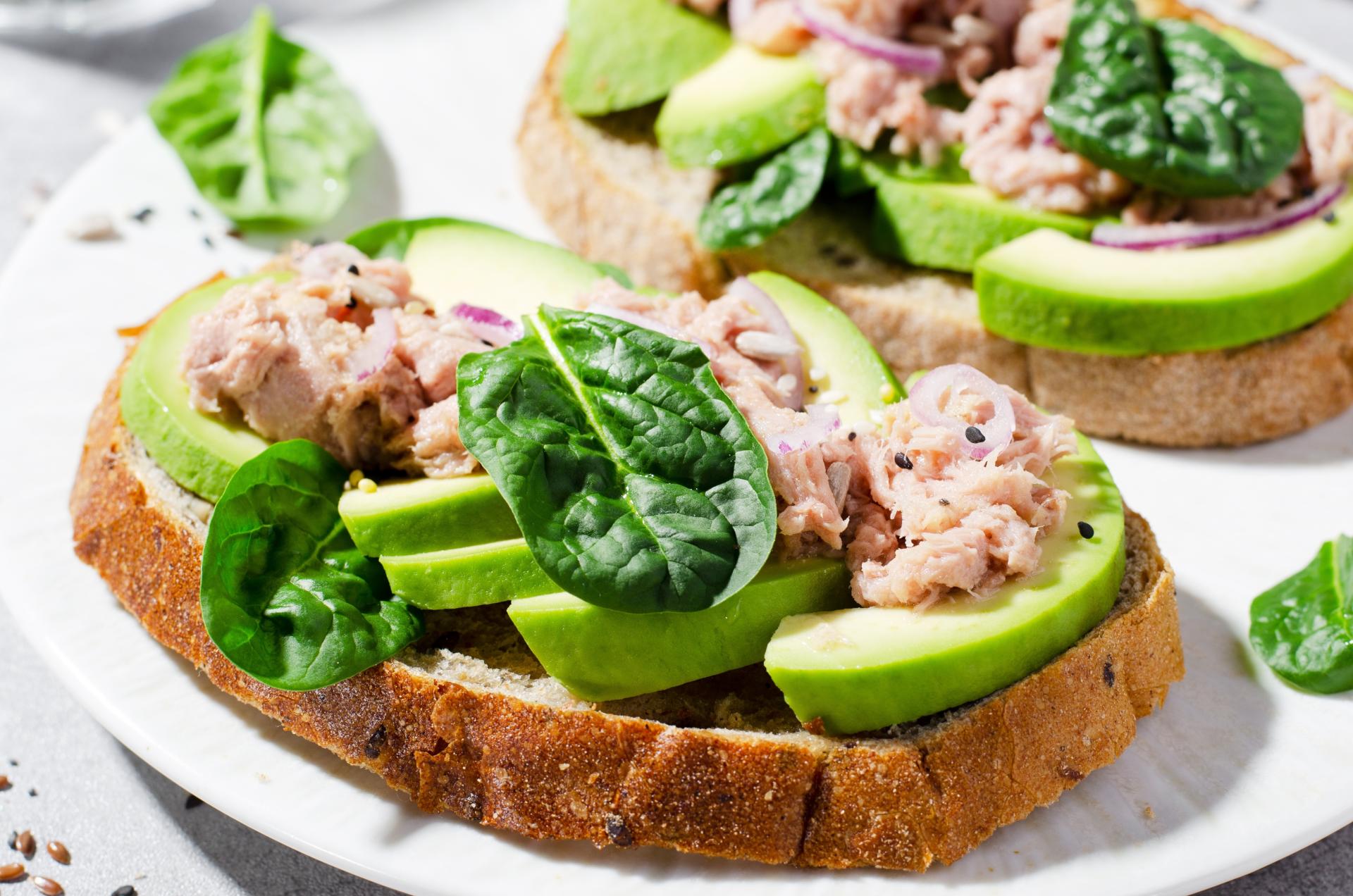 Salata od tune s 35 g proteina po porciji priprema se lako i bez majoneze! Tajna je u ovom sastojku, evo što napraviti