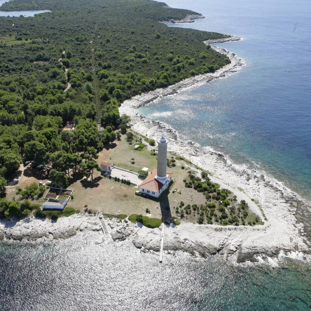 <p>Do Punta Bjanke dolazite prateći cestu prema sjevernoj strani, a putokazi će vas odvesti pravo do lanterne</p>