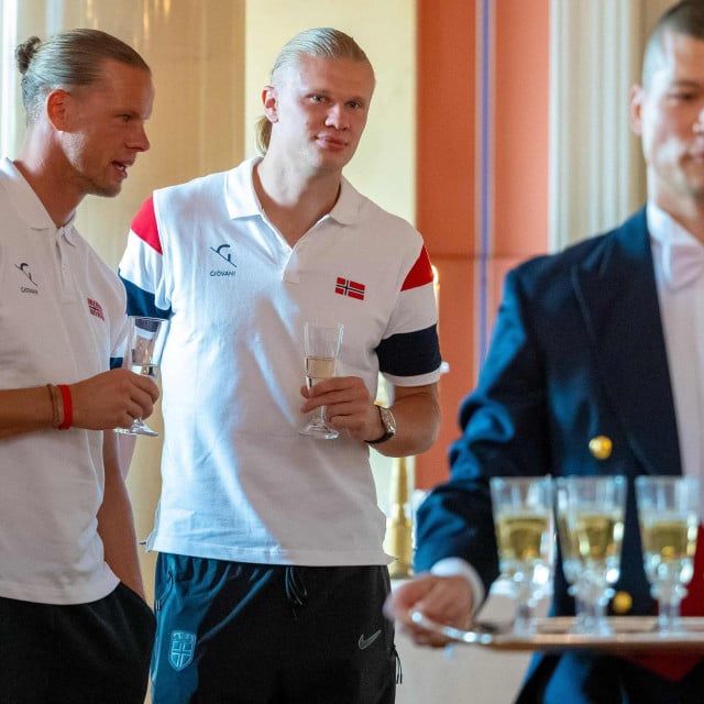 <p>Orjan Nyland i Erling Braut Haaland</p>