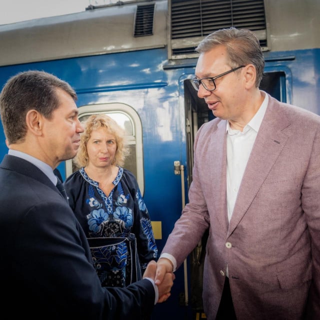 <p>Vučić u Ukrajini - rukovanje sa zamjenikom ministra vanjskih poslova Olexandrom Mischenkom</p>

<p>&nbsp;</p>