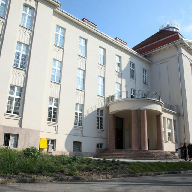 <p>Zgrada dekanata Medicinskog fakulteta<br>
&nbsp;</p>