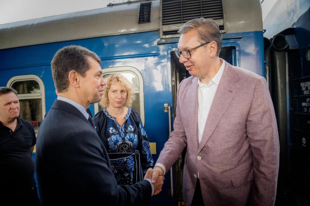 <p>Vučić u Ukrajini - rukovanje sa zamjenikom ministra vanjskih poslova Olexandrom Mischenkom</p>

<p>&nbsp;</p>
