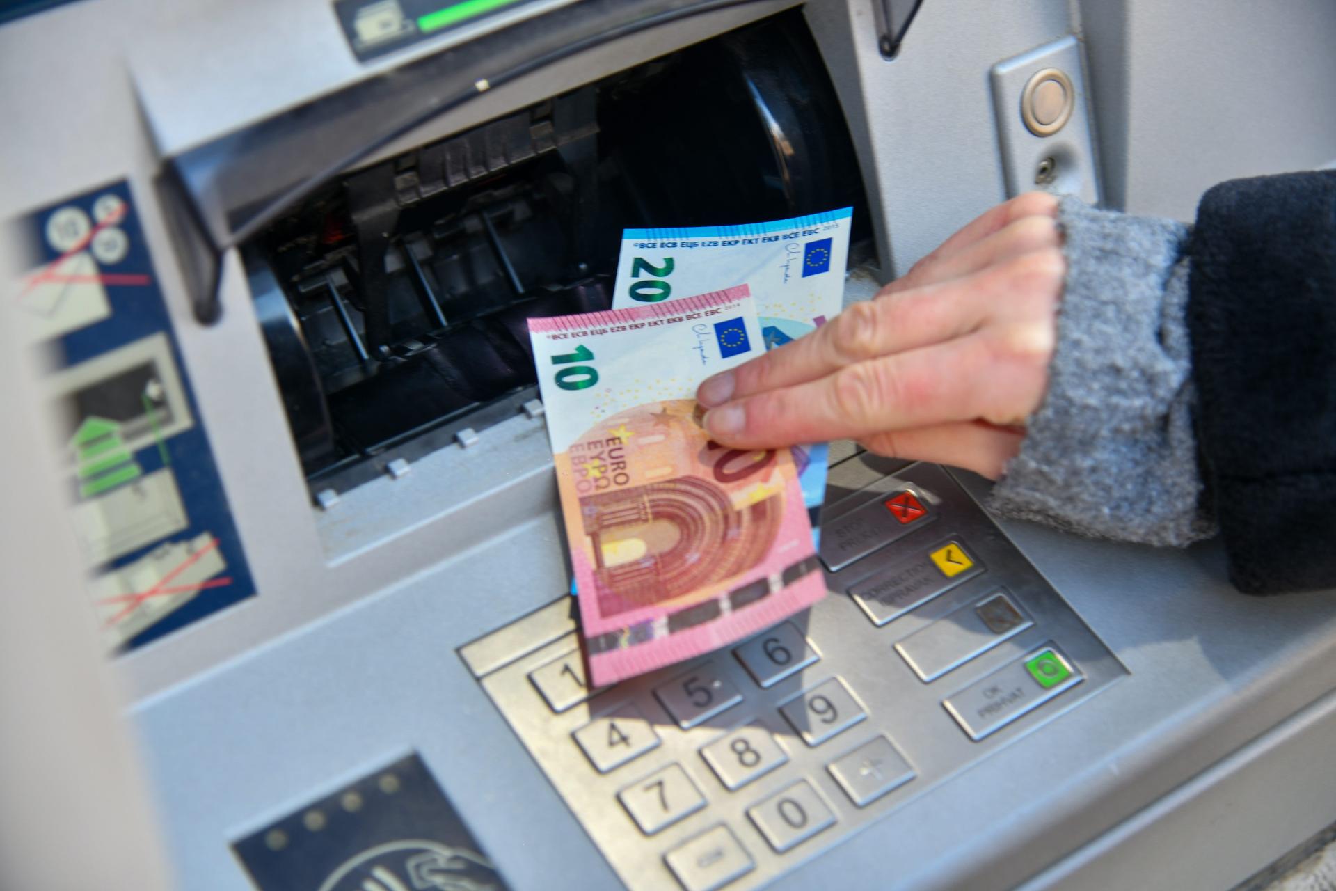 Uhvaćen Bugarin koji je po dubrovačkim bankomatima postavljao uređaje za snimanje i pohranu podataka, policija poziva na oprez prilikom podizanja novca
