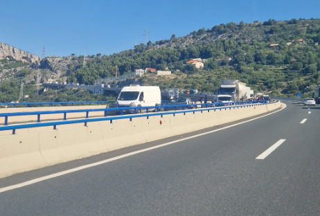 ‘Kolona je do Dugopolja, policija je blokirala ulaz...‘; brza cesta prema Splitu zatvorena, dogodila se nesreća...