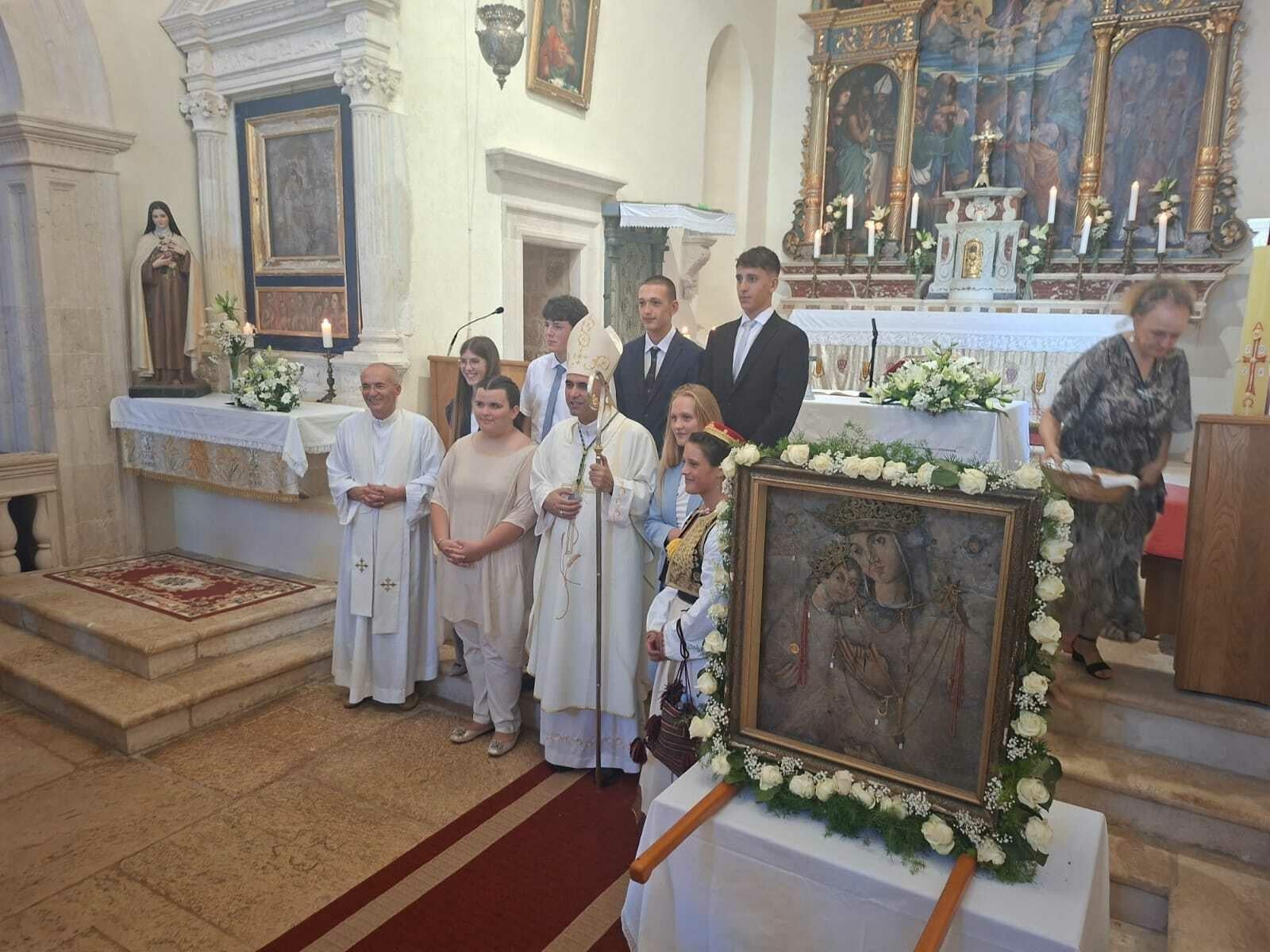 Blagdan na Šipanu uveličala i krizma za sedmero mladih
