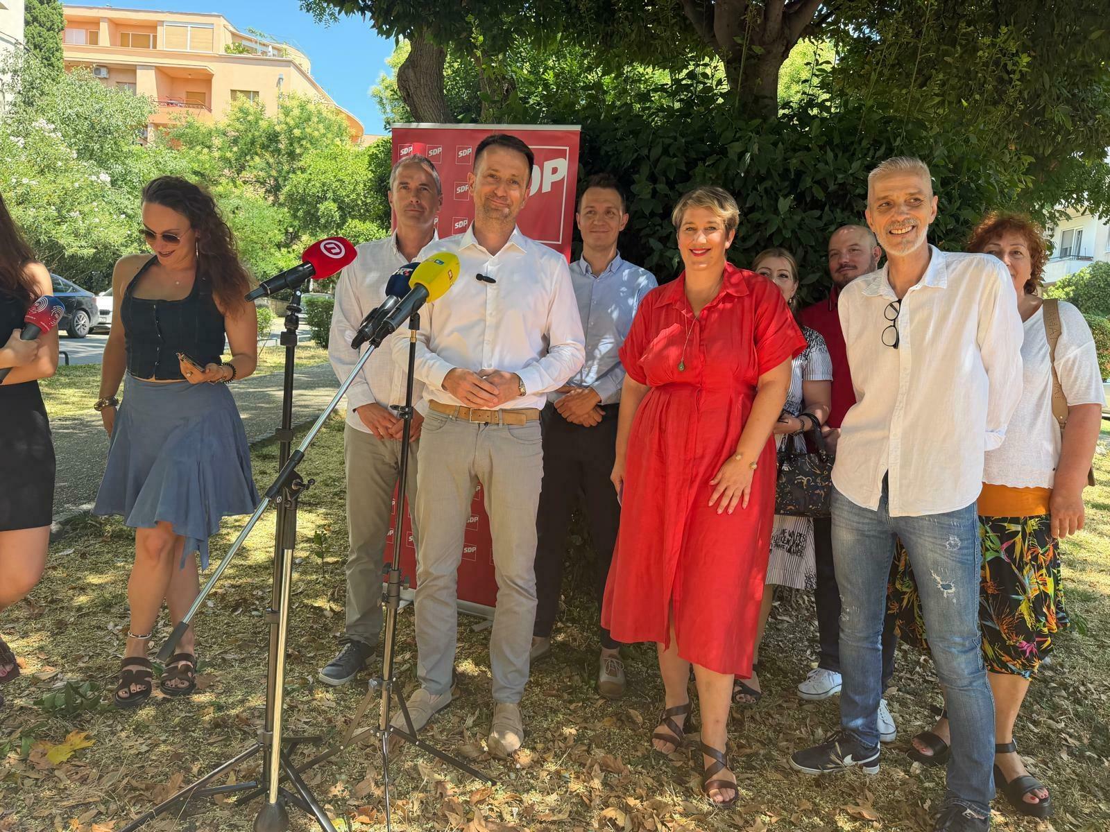 ‘Zašto Vlada kažnjava male iznajmljivače?‘; Bilić, Paunović, Marković, Kukoč..., u Splitu je izvučena teška artiljerija