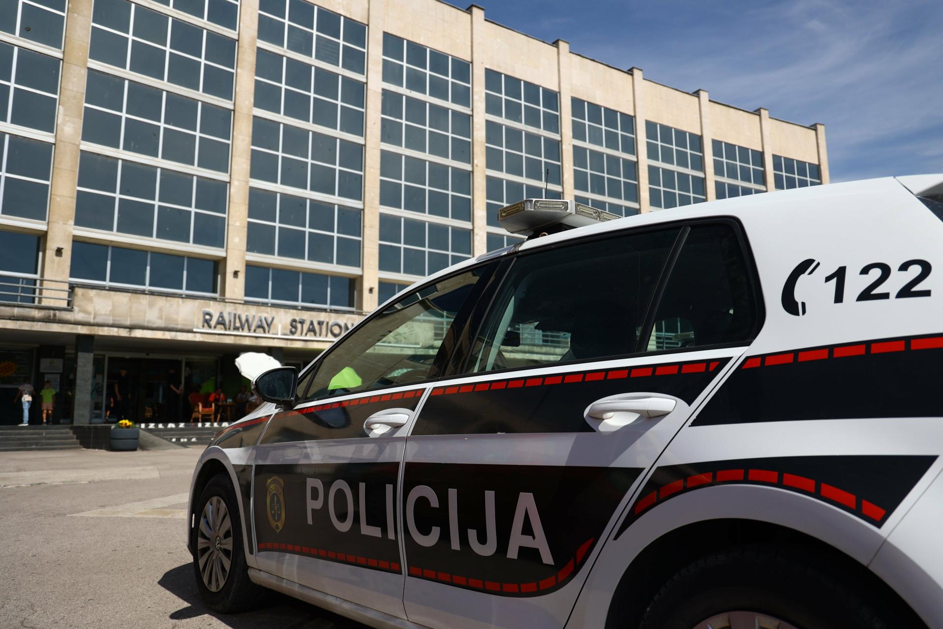 Strava u susjedstvu; brata i majku nasmrt zatukao lopatom, a onda joj odrubio glavu: ‘Poslao sam ih na bolje mjesto...‘