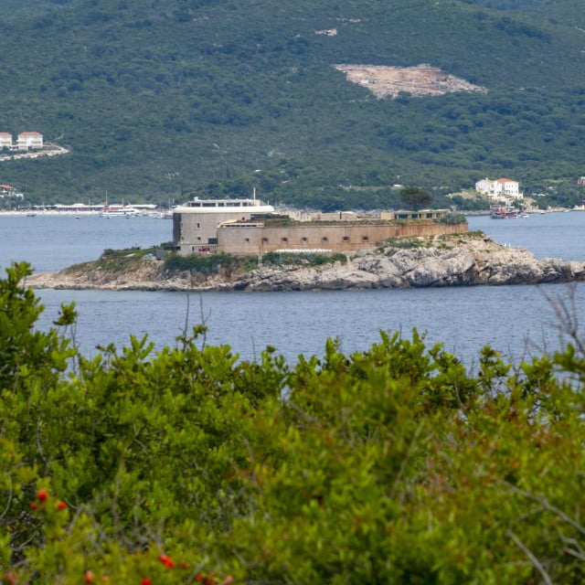 <p>Otok Mamula na ulazu u Bokokotorski zaljev<br>
&nbsp;</p>