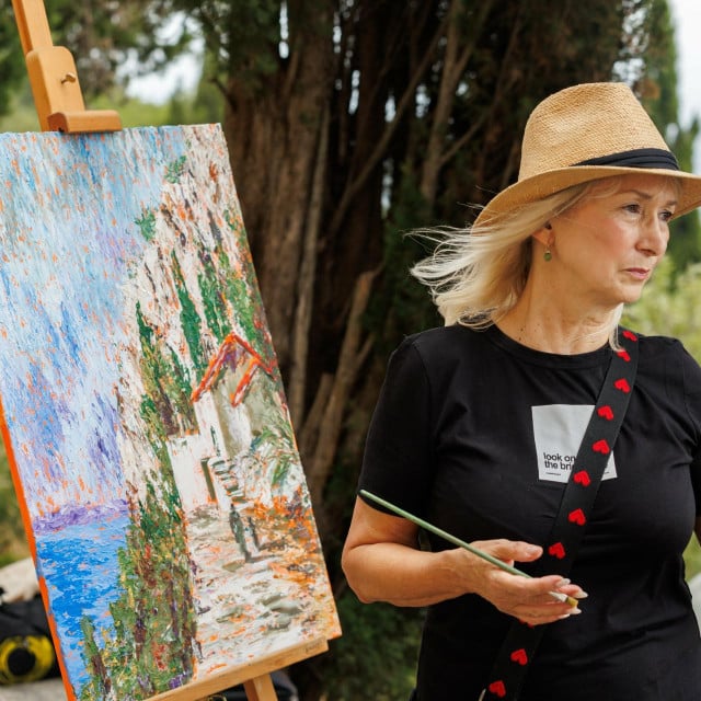 <p>Lili Gluić:&nbsp;Slikala sam ta Selca, kamene ulice, kuće, dvore. Ni&scaron;ta nije moje, a opet sve jest&nbsp;</p>