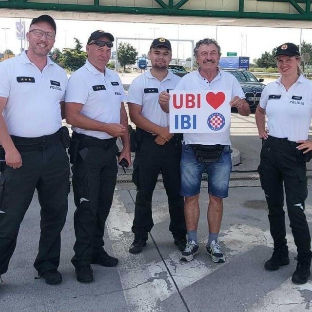 <p>Baraba s policajcima</p>