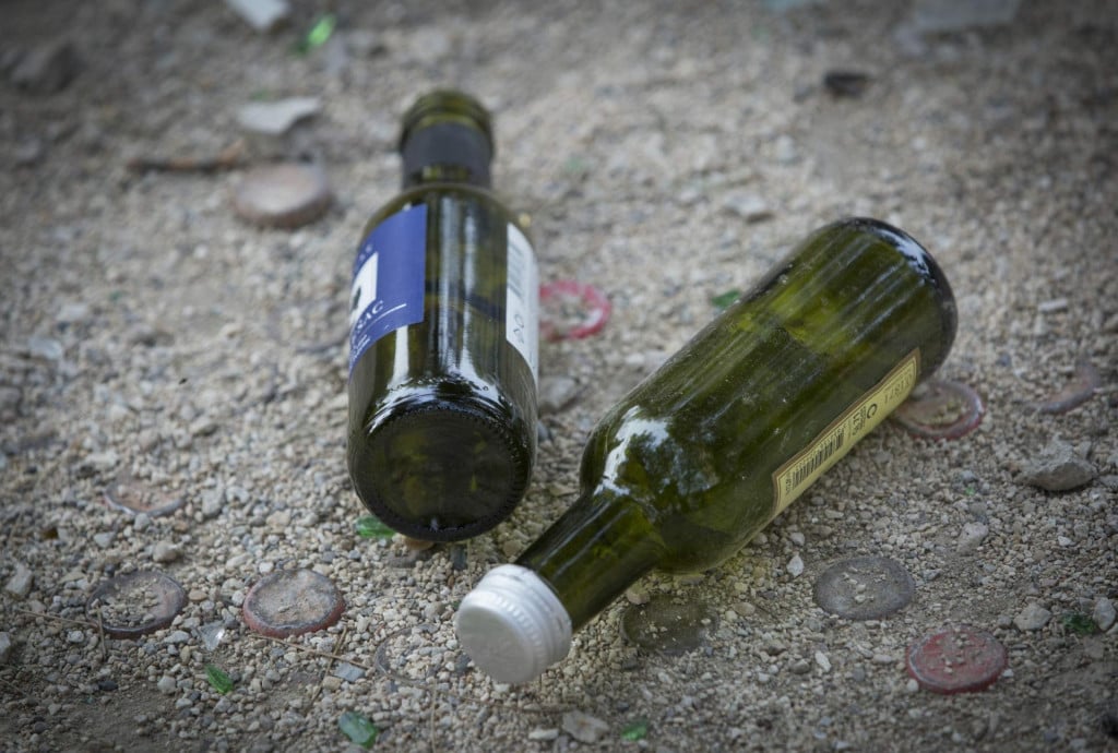 <p>Odlukom Gradskog vijeća, alkohol je u makarskim trgovinama zabranjeno prodavati od 21 do 6 sati tijekom cijele godine</p>