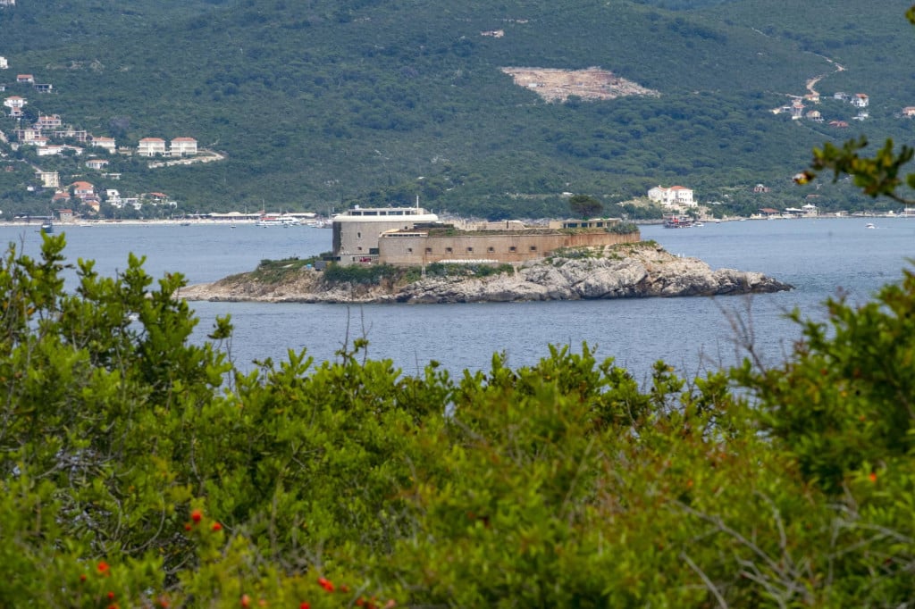 <p>Otok Mamula na ulazu u Bokokotorski zaljev<br>
&nbsp;</p>