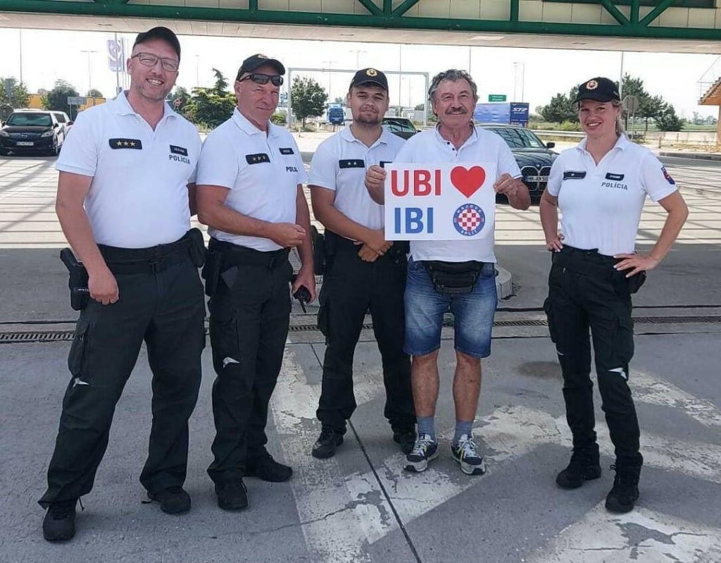 <p>Baraba s policajcima</p>