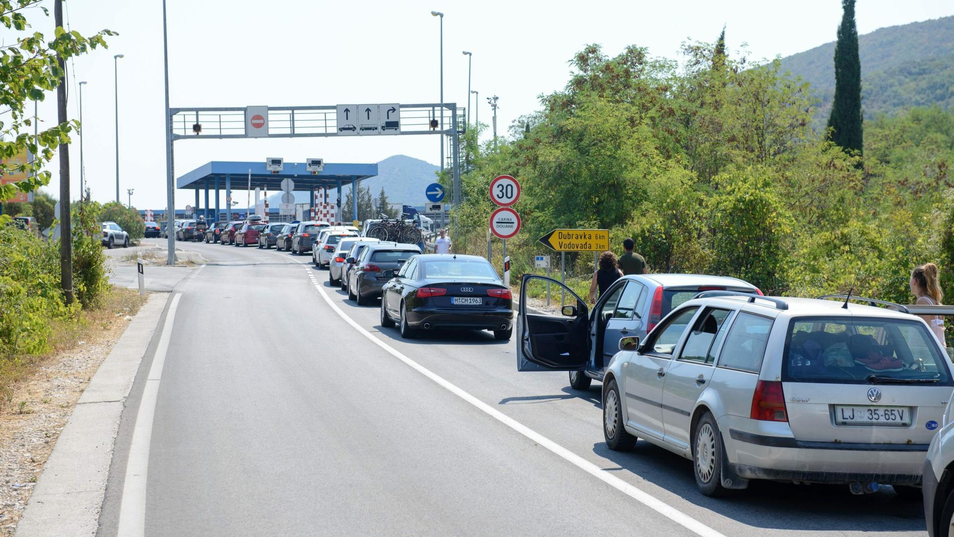 Očekuju se velike gužve na cestovnim pravcima i graničnim prijelazima pa policija preporučuje alternative, bacite oko