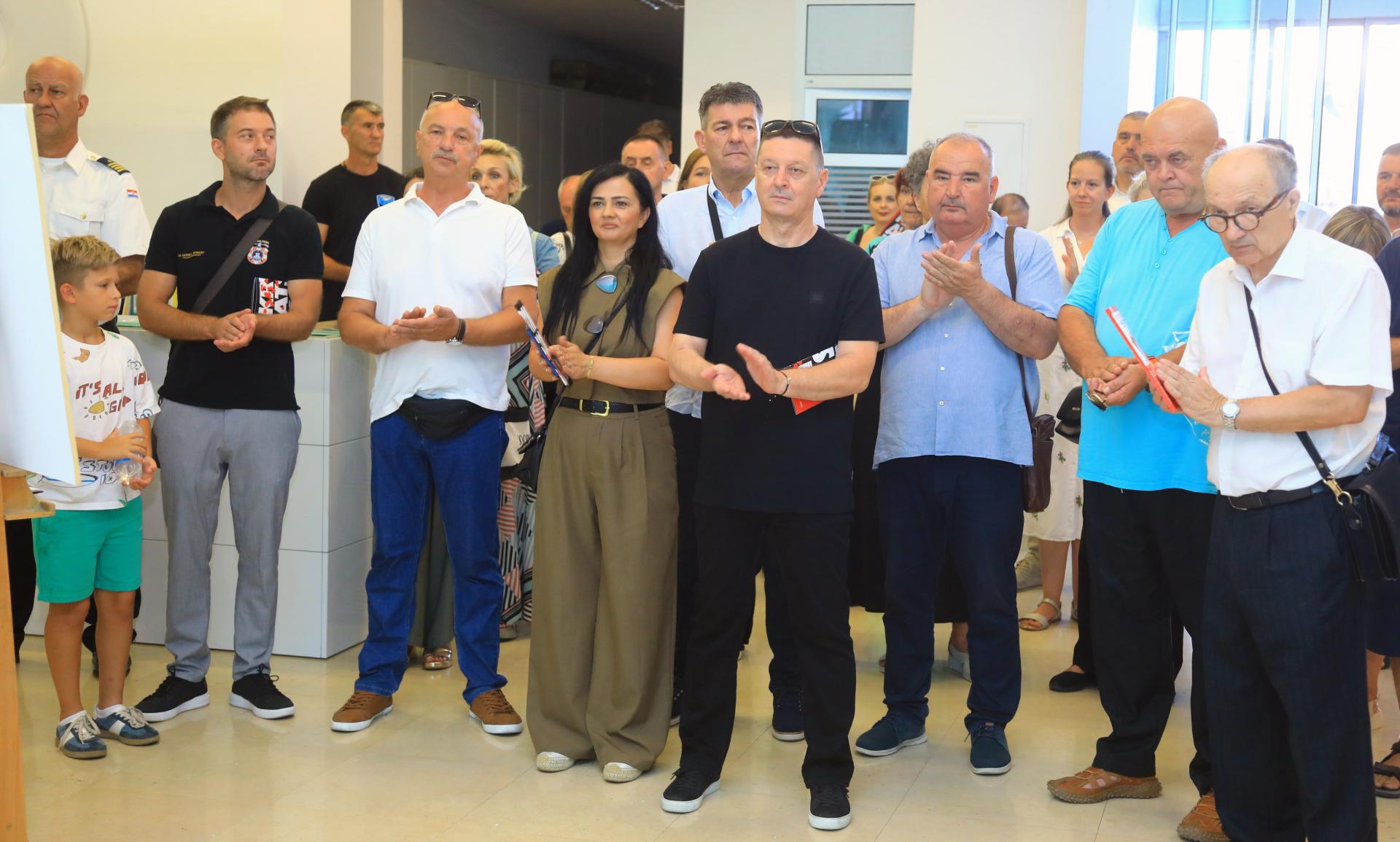 U Splitu otvorena izložba koja budi snažne emocije: ‘Ako ne znate što je bilo, pogledajte ove ratne plakate...‘
