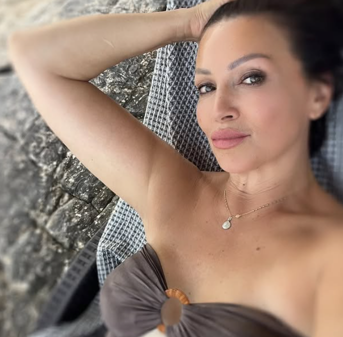 Opa! Nina Badrić pokazala najljepši kutak svoje kuće na Hvaru. Pozirala je bosa, jedan detalj posebno upada u oči
