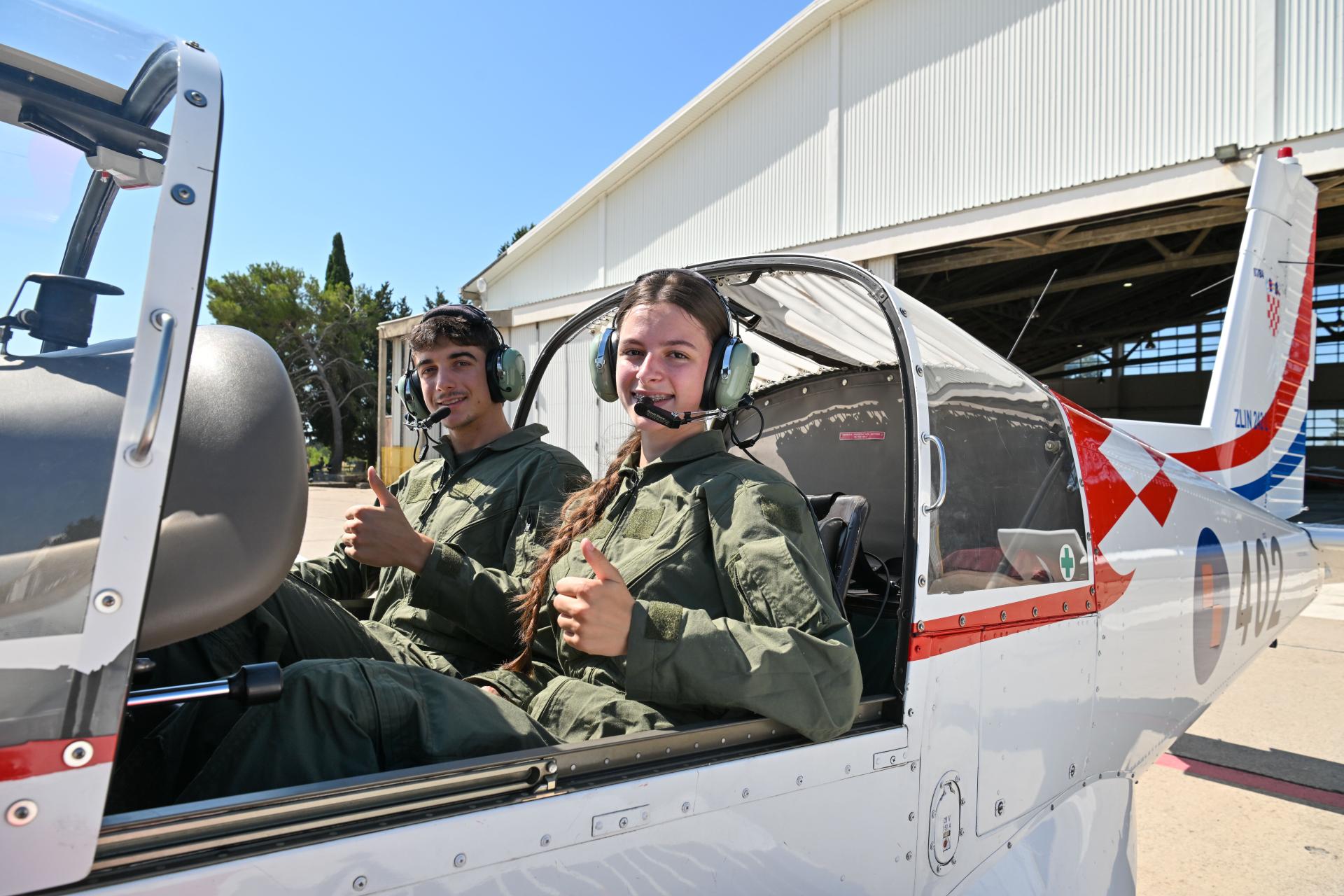 Prvi koraci u Rafaleima! Pogledajte zanimljive prizore iz obuke mladih pilota koji će sutra čuvati hrvatsko nebo