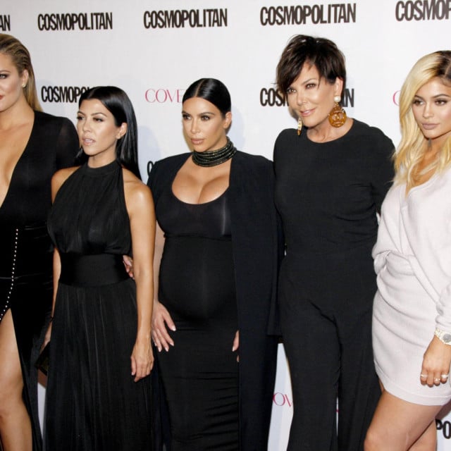<p>Khloe Kardashian, Kourtney Kardashian, Kim Kardashian, Kris Jenner i Kylie Jenner&nbsp;&nbsp;</p>