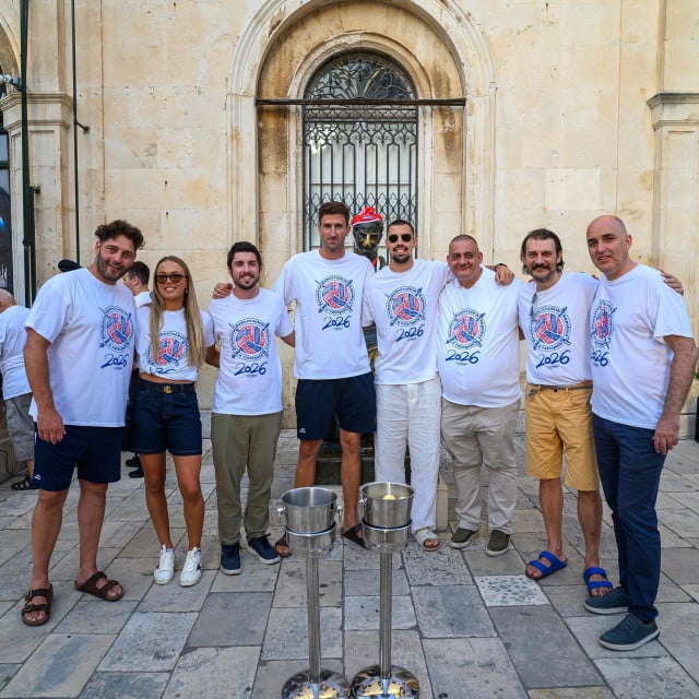 <p>Dubrovnik, 170726. Zdrijeb vaterpolske Divlje lige. Na fotografiji: Paolo Obradovic, Iva Oberan, Maro Jokovic, Ivan Martinovic, Goran Djerek, Frano Maskovic i Marko Potrebica.