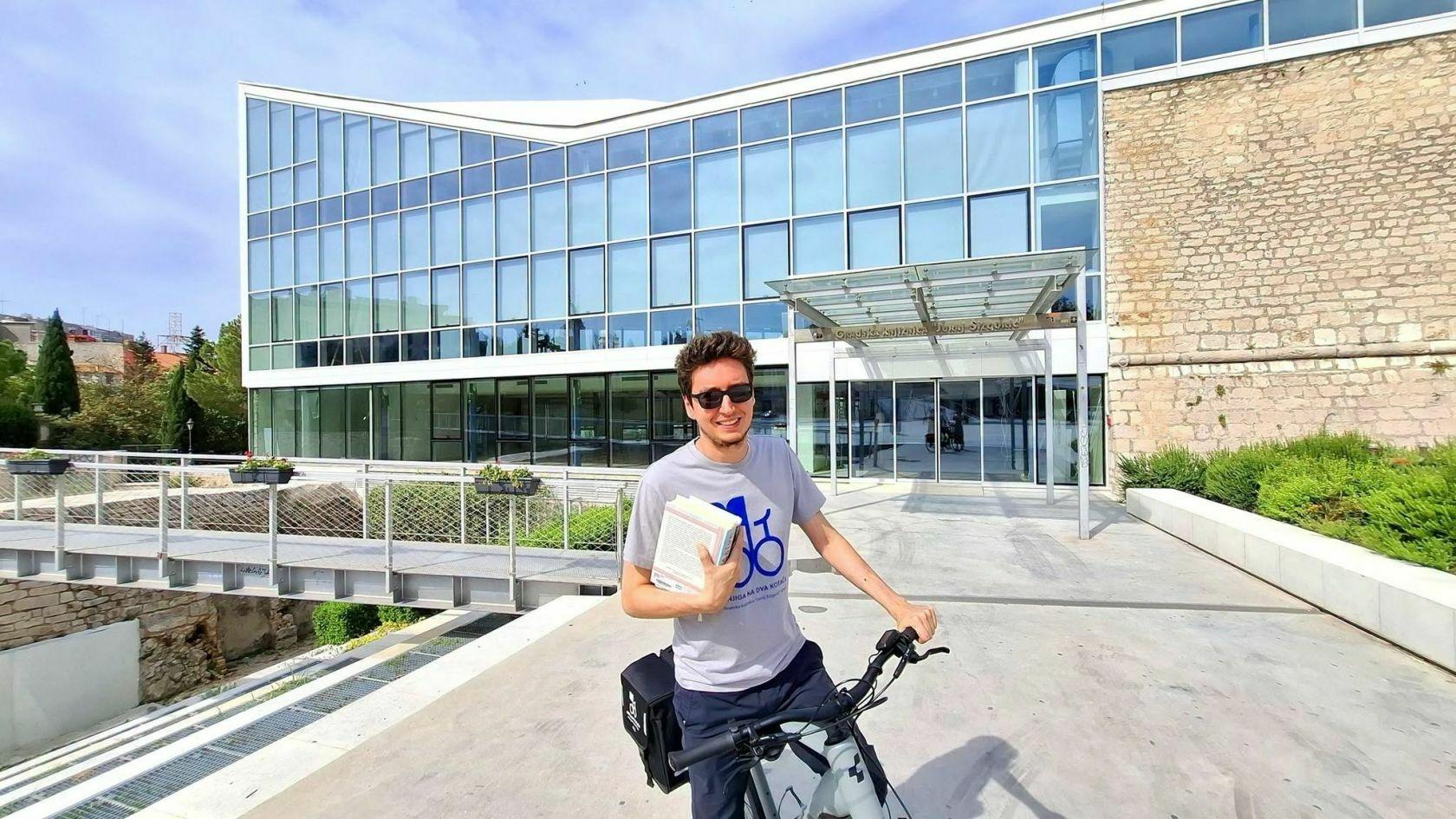 Knjižnica na dva kotača: Besplatna dostava knjižnične građe na kućnu adresu