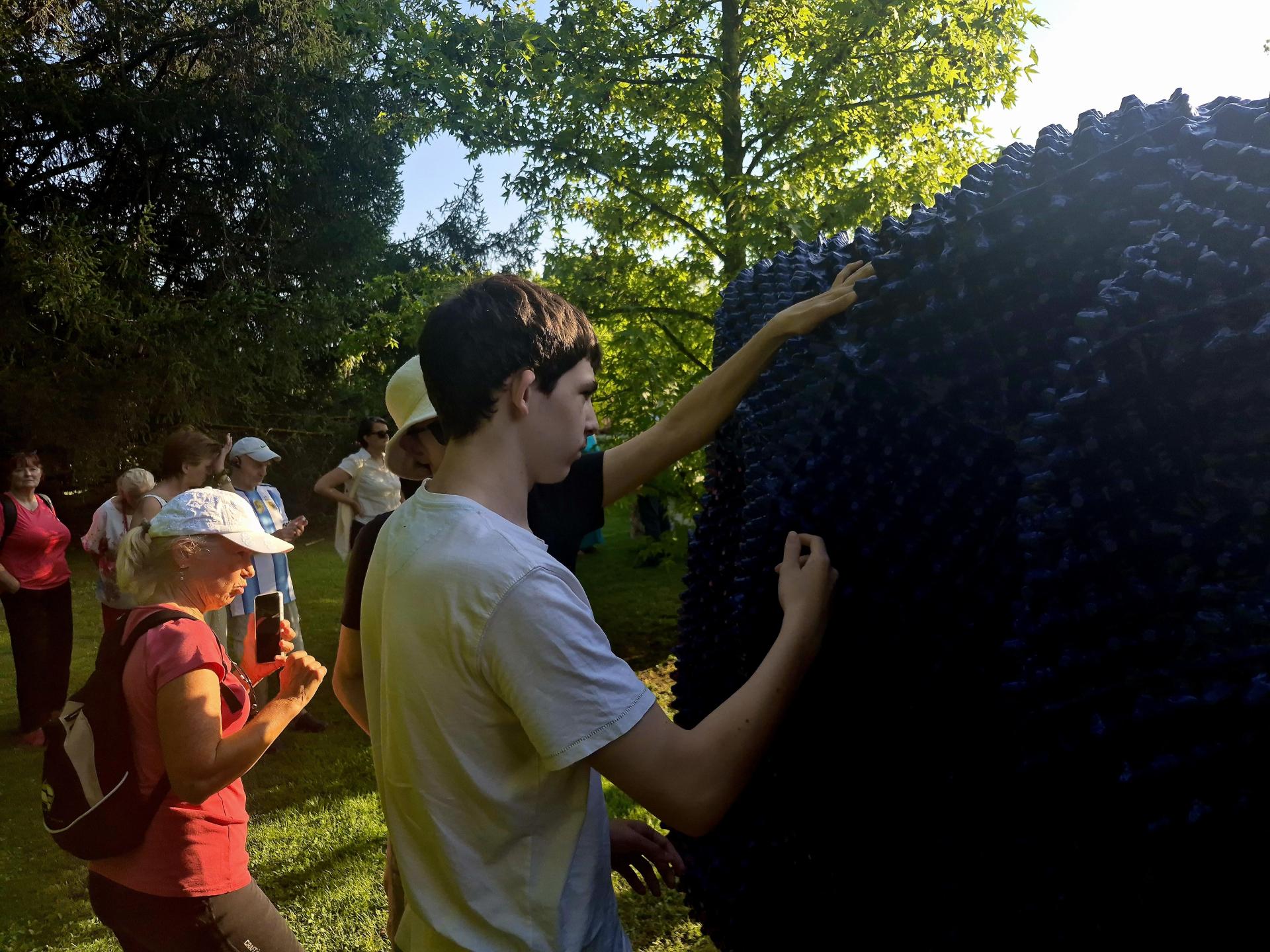 Kada umjetnost postane dostupna svima: dubrovačka umjetnica Iris Lobaš Kukavičić u projektu Multisensory Art