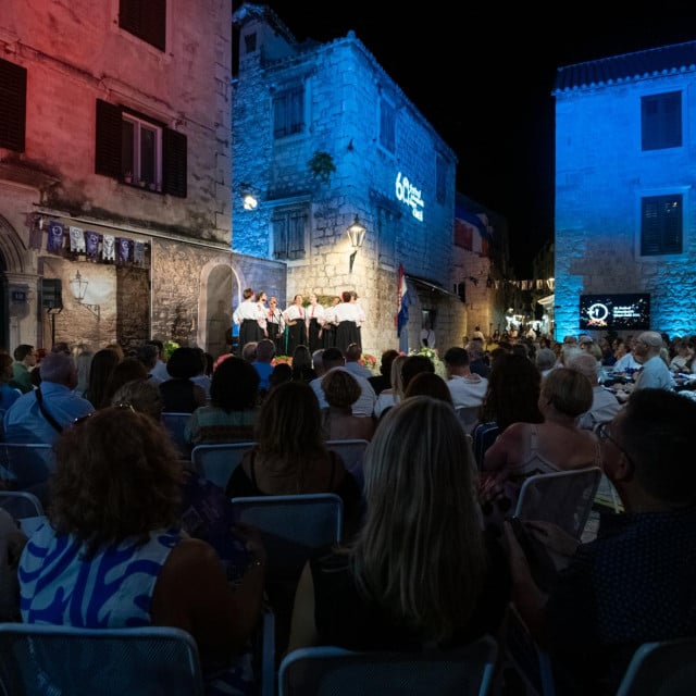 <p>Finalna večer ženskih klapa Omi&scaron; 2026.</p>